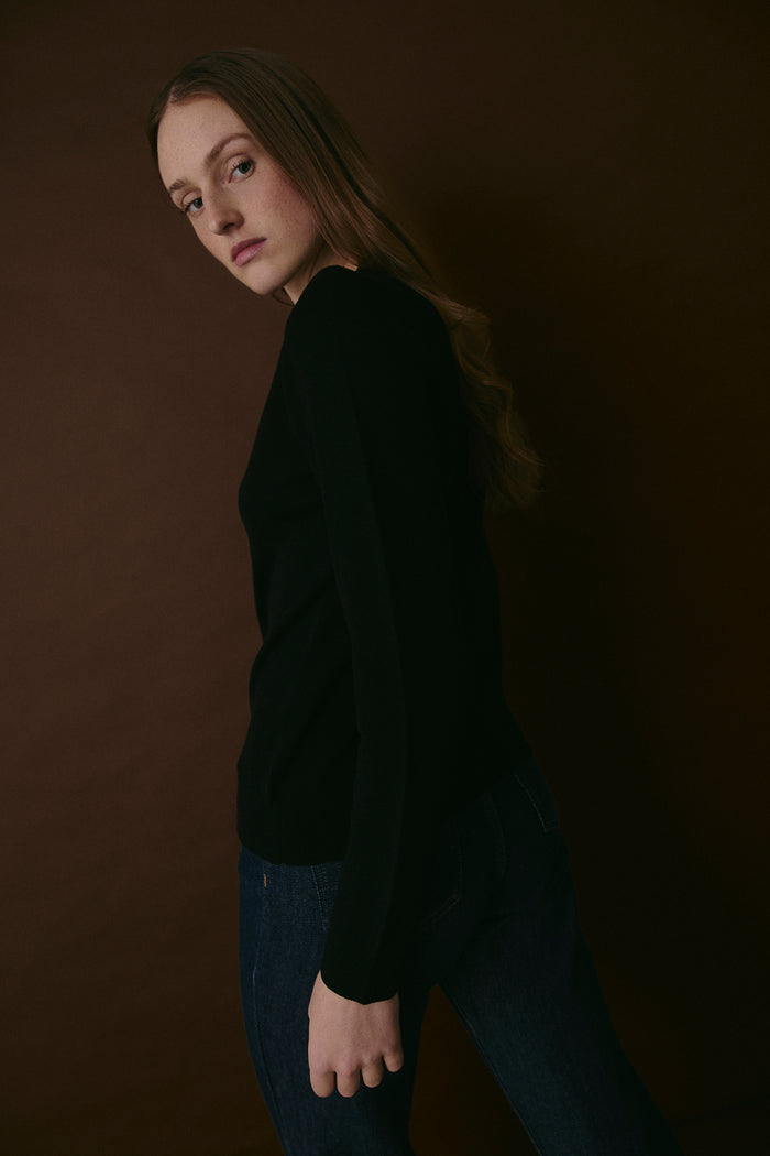 CREW NECK SWEATER BLACK